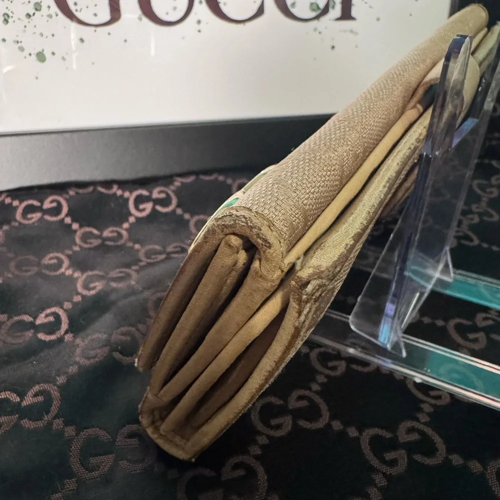 Gucci Shimmer Lovely Heart Wallet Pre-Loved - Picture 5 of 13